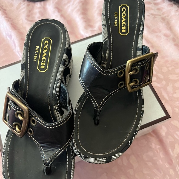 Only wore these once but bought them used ! They’re like brand new , no issues ! - Picture 3 of 4